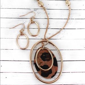 GOLDTONE LEOPARD CORK OVAL NECKLACE & EARRING SET